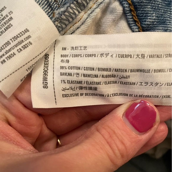 Abercrombie High Rise Mom Jean - Picture 15 of 15